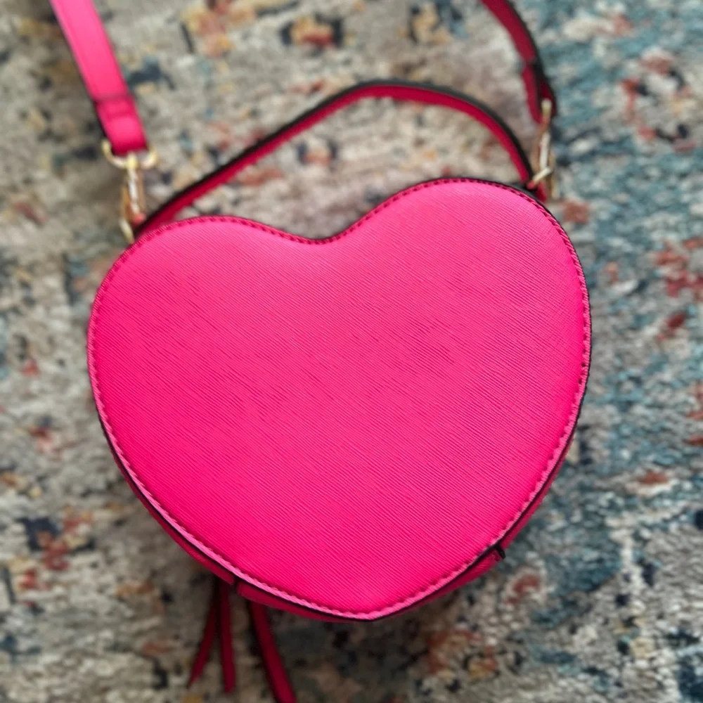Heart-Shaped Pink Crossbody Bag